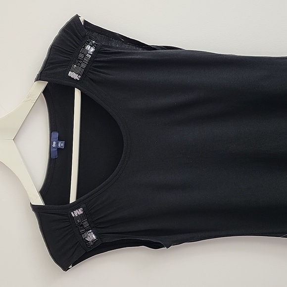 Gap black tee with beading size XS - Picture 3 of 11